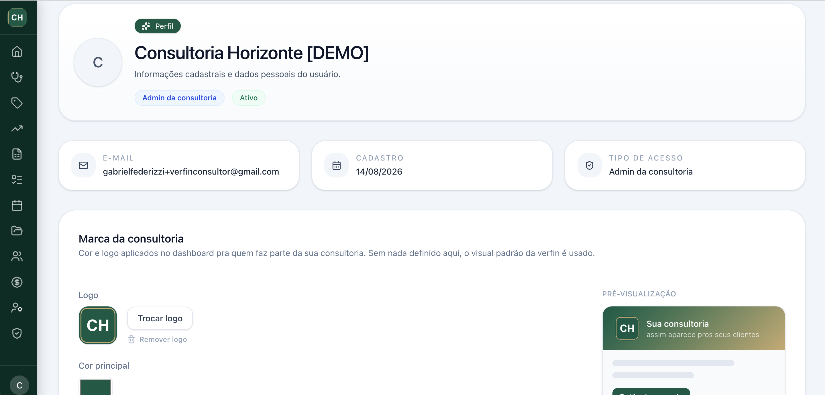Perfil da consultoria no navegador, com nome, e-mail e a configuração de marca própria: logo, cor personalizada e pré-visualização de como aparece pro cliente